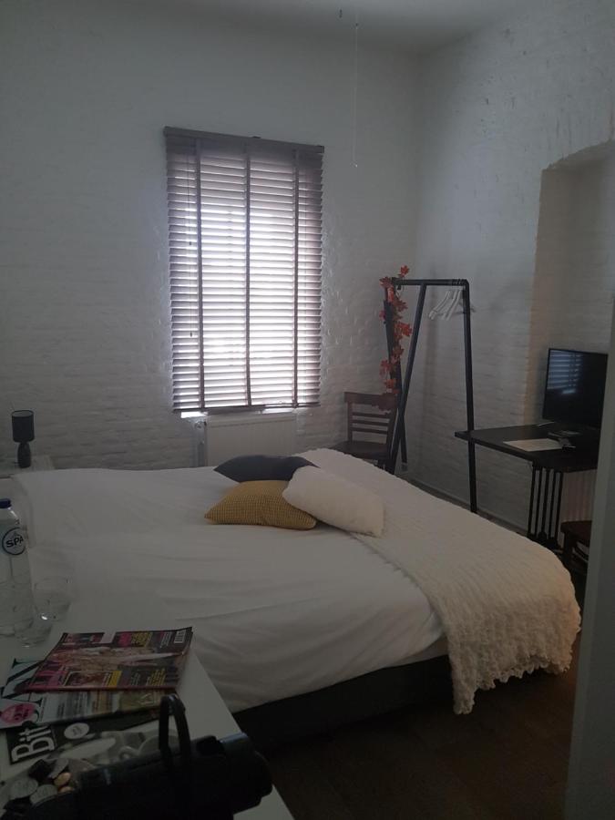 Small Budget Room