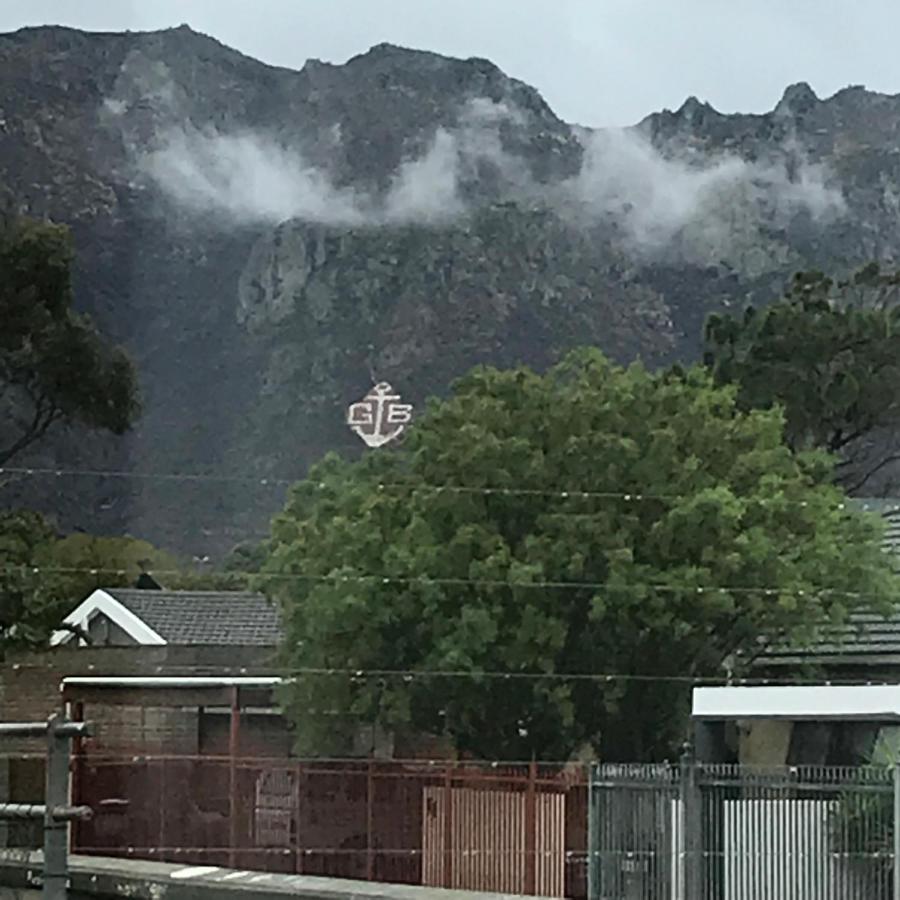 Bay Breeze Guesthouse Selfcatering - B&B Gordons Bay