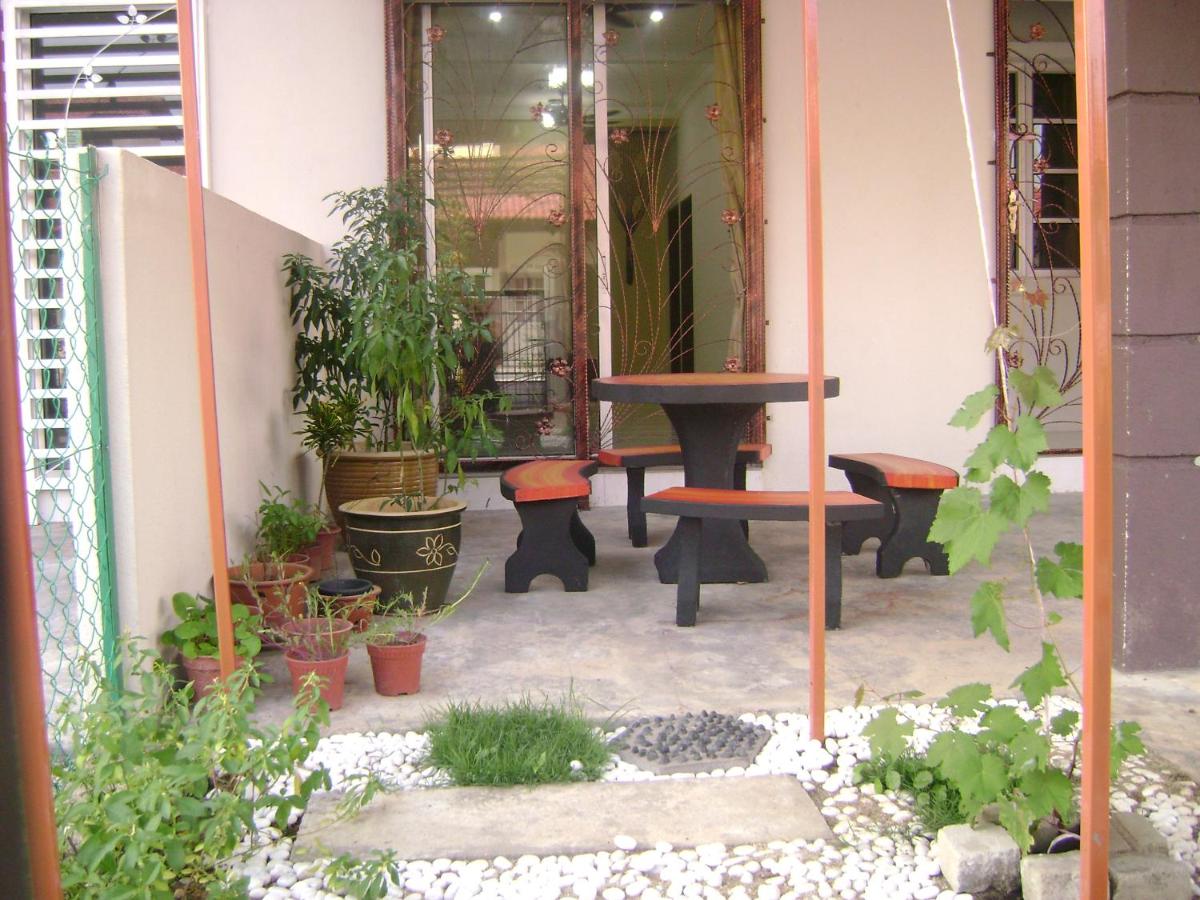 B&B Seri Iskandar - Homestay Amsyarah - Bed and Breakfast Seri Iskandar