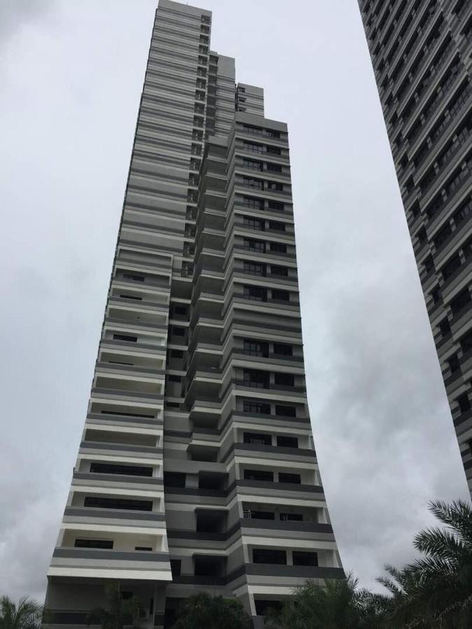 Meridin Medini Muslim Condo - B&B