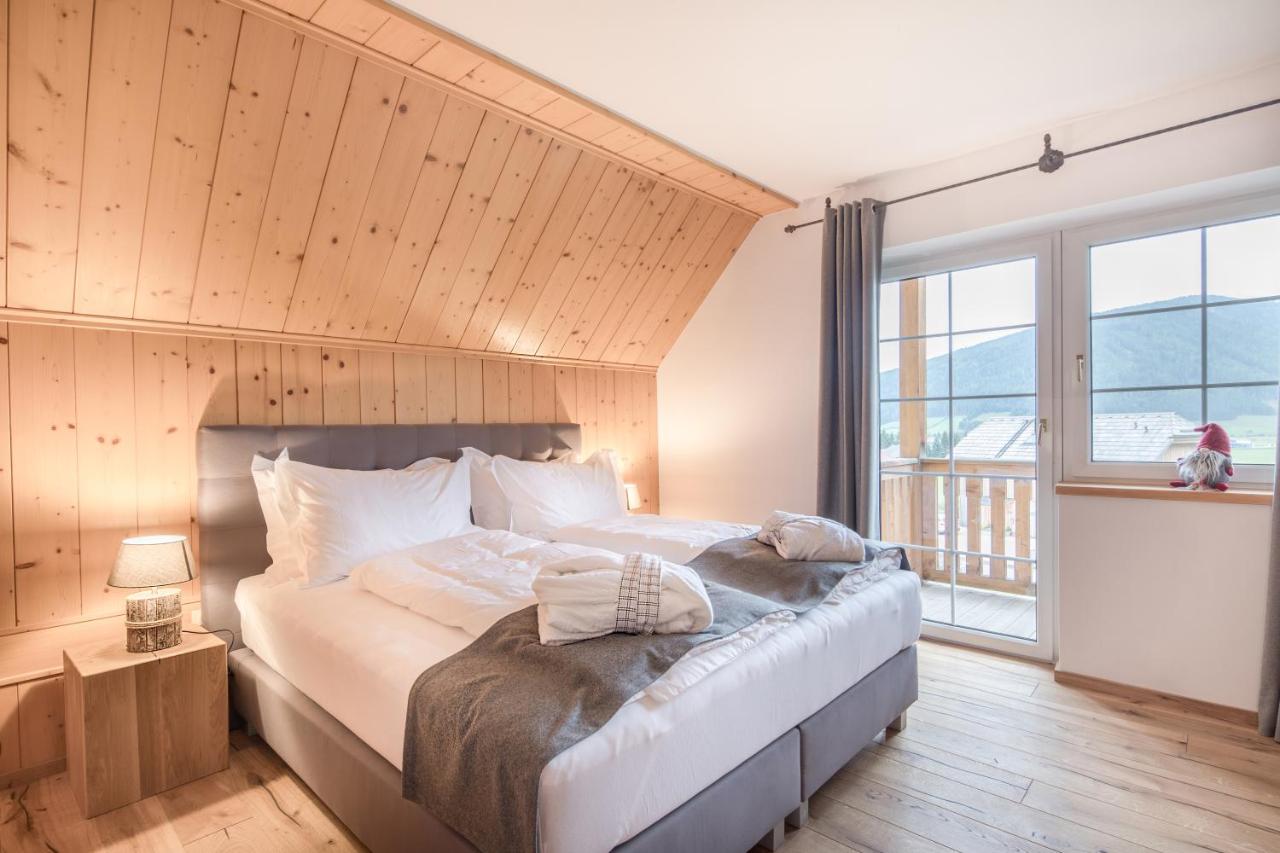 Apartment with Mountain View