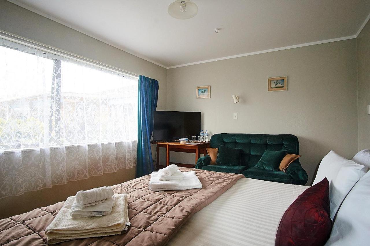 King Room with Shared Bathroom - B