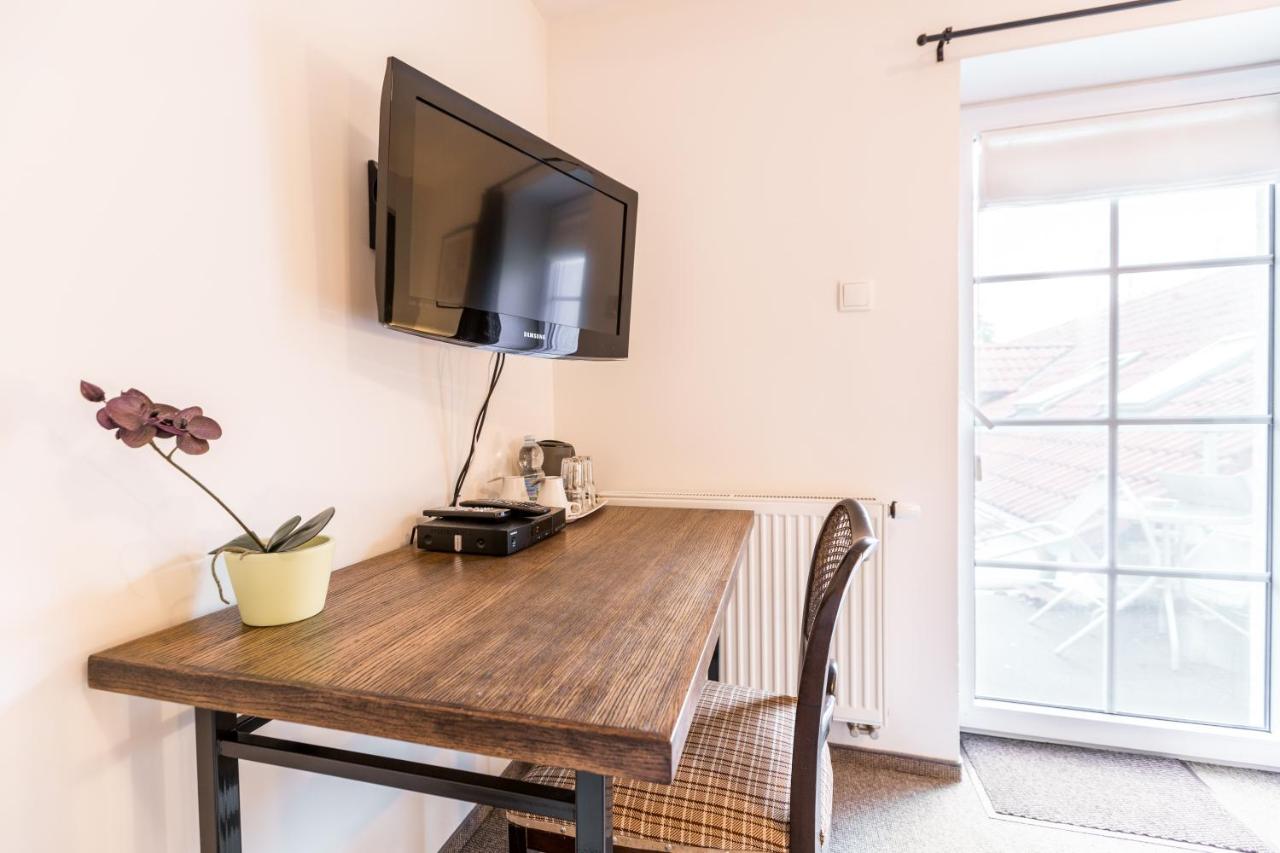 Camera Matrimoniale/Doppia con Letti Singoli con Vista Giardino