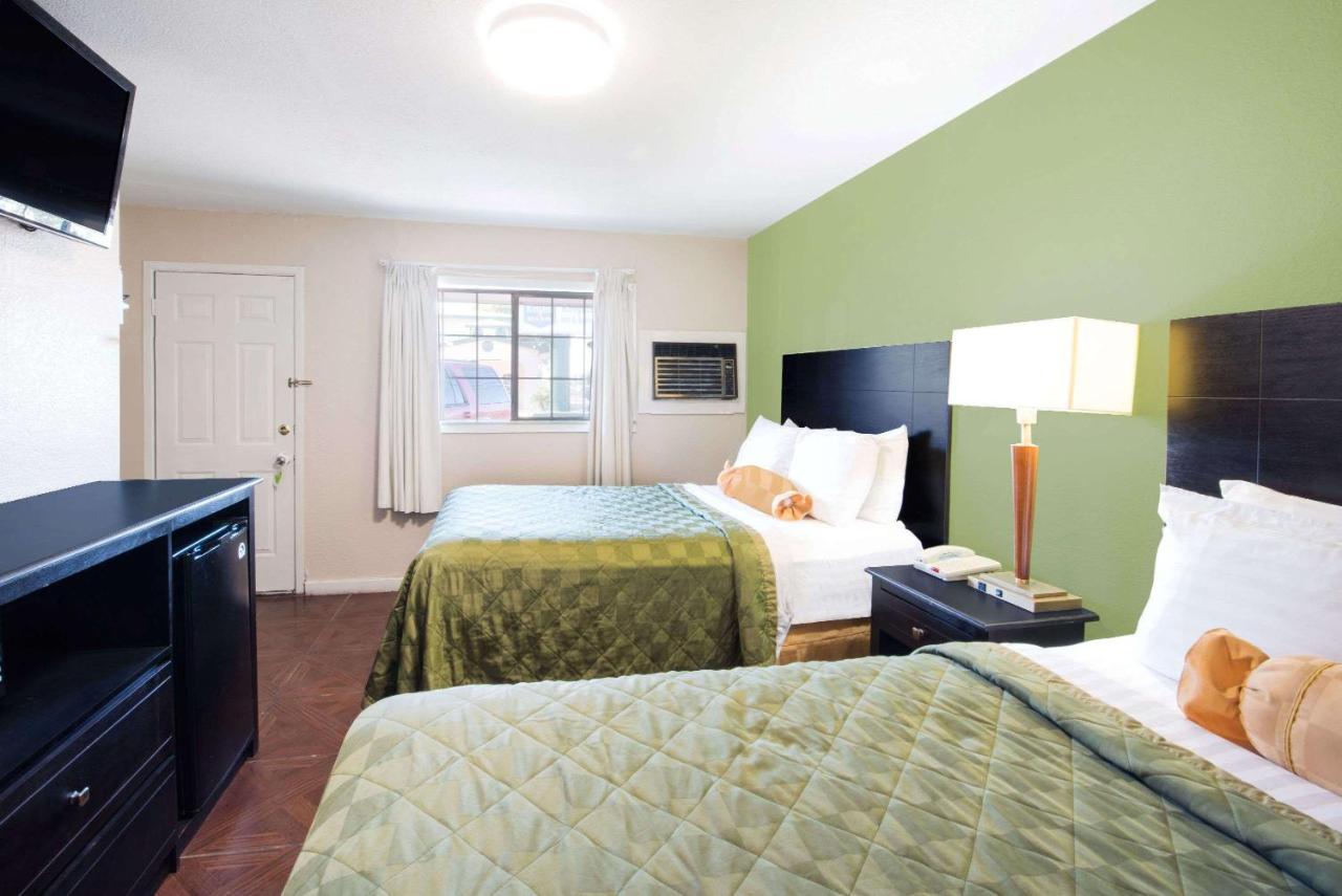 Double Room with Two Double Beds - Smoking