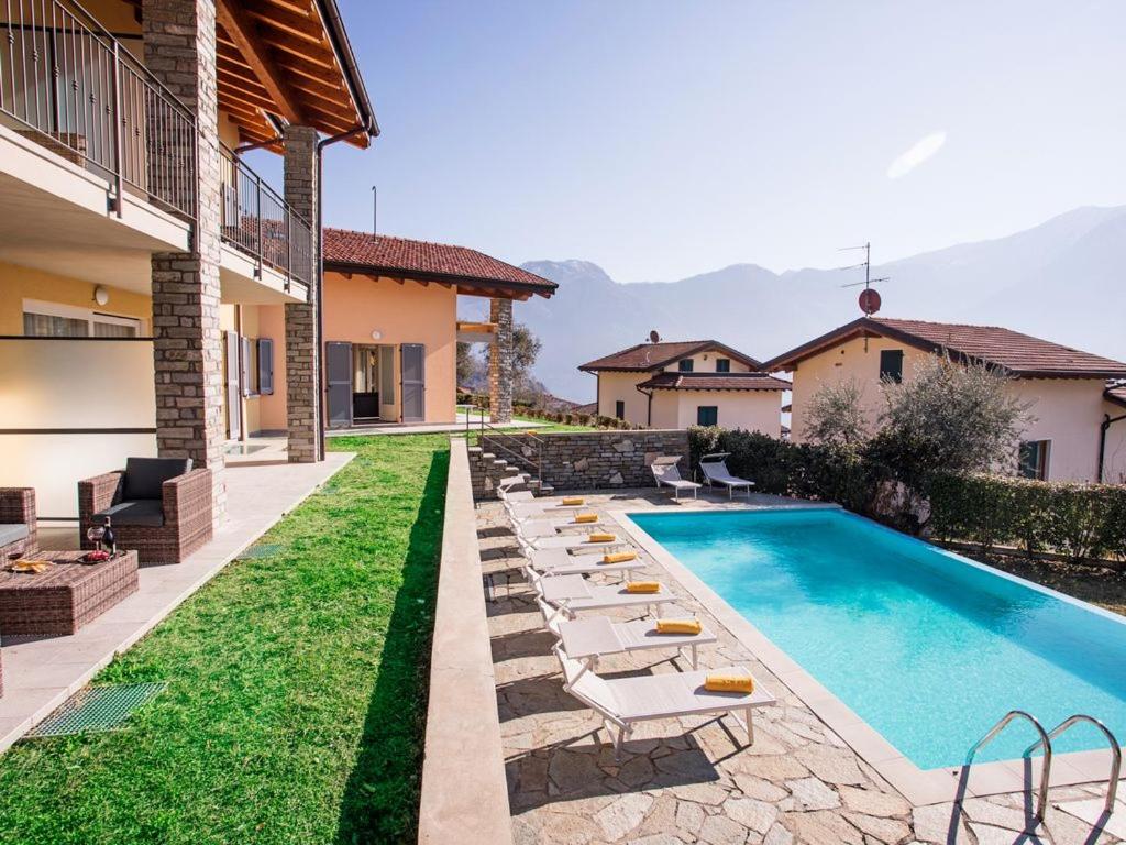 Ossuccio Grande C home with pool sleeps 12 by Italian Apartments - B&B