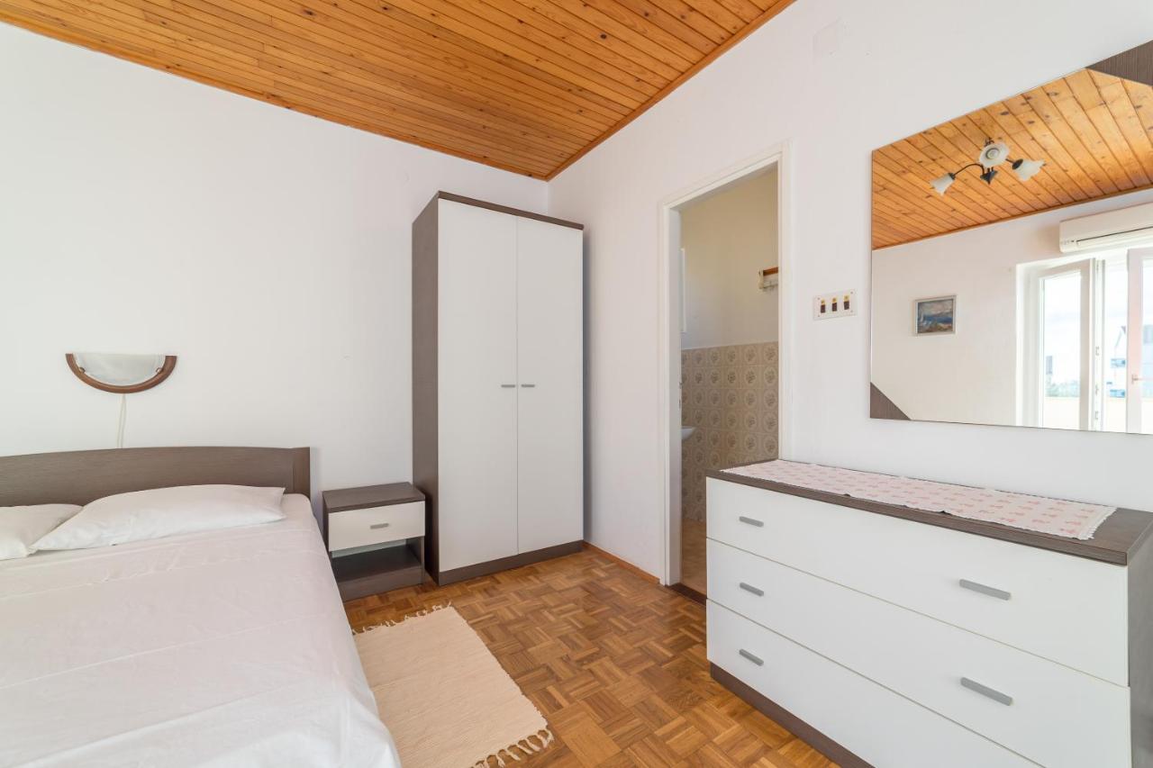 Appartamento con 4 Camere da Letto, Terrazza e Vista Mare - 1° Piano
