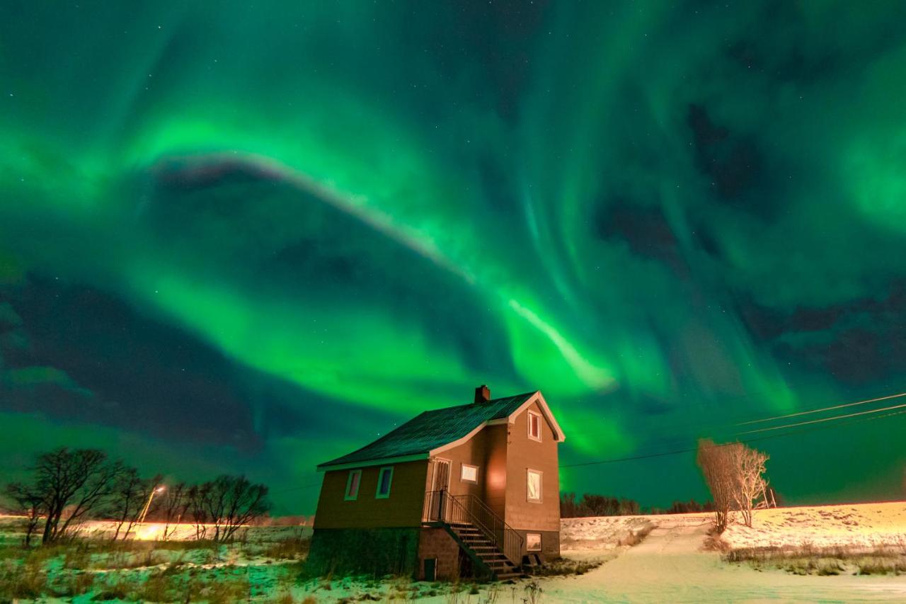 Bogstrand, Dverbergveien 11, 8485 Dverberg - B&B Dverberg