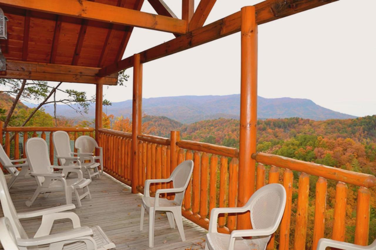 Wild Mountain Honey 3 Bedroom/3 Bath Home with Home Theater - Chambres d’hôtes Pigeon Forge