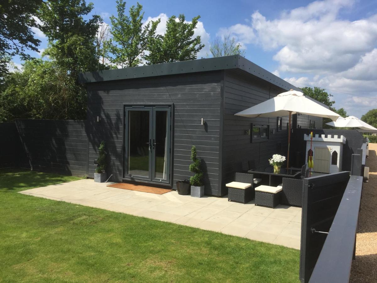 Willow Court Farm Studio West & Petting Farm, 8 mins to Legoland & Windsor, 15 mins to Lapland UK - Chambres d’hôtes