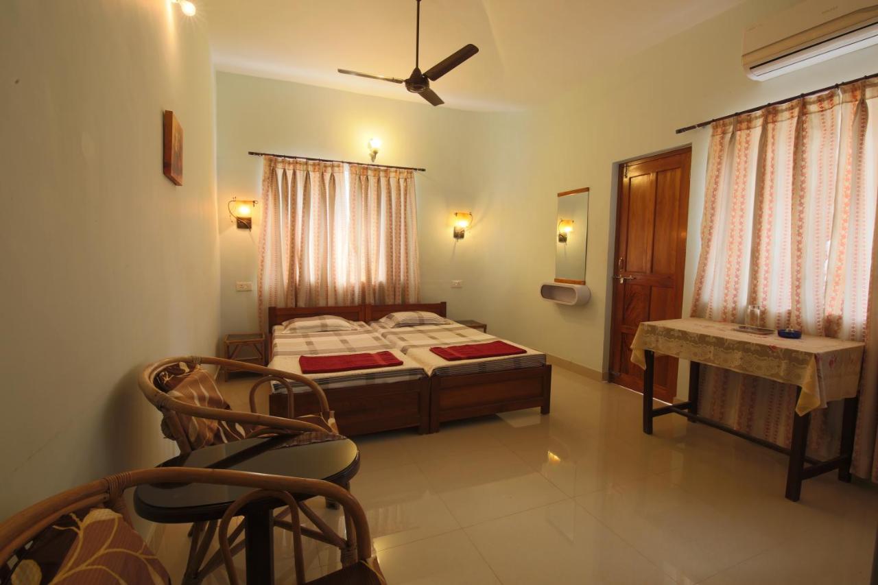 Twin Room with Air-Conditioning - Upper Floor