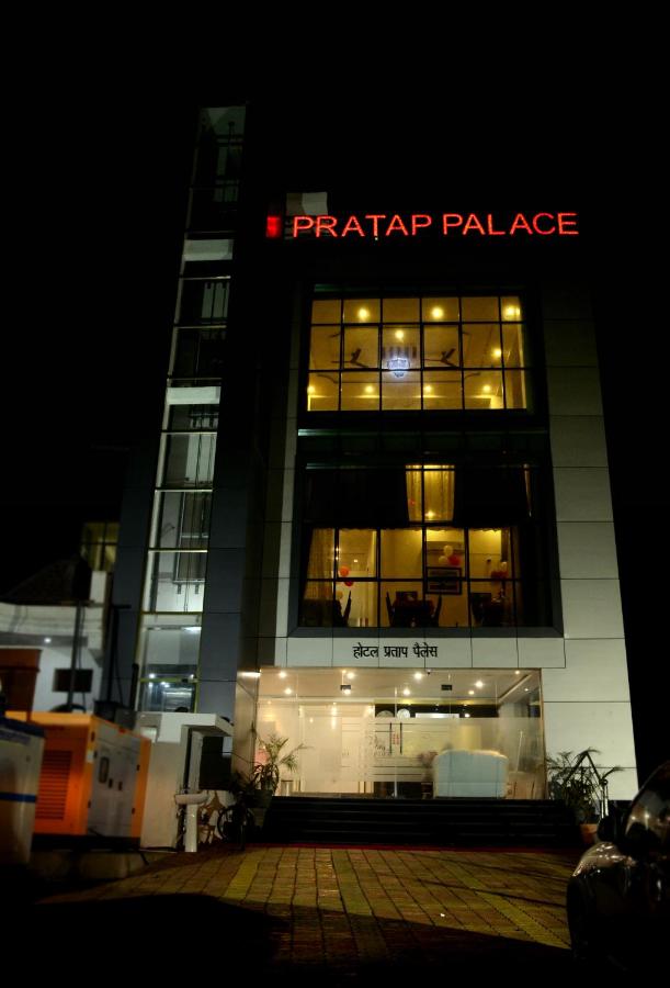 B&B Khajurgāon - Hotel Pratap Palace - Bed and Breakfast Khajurgāon
