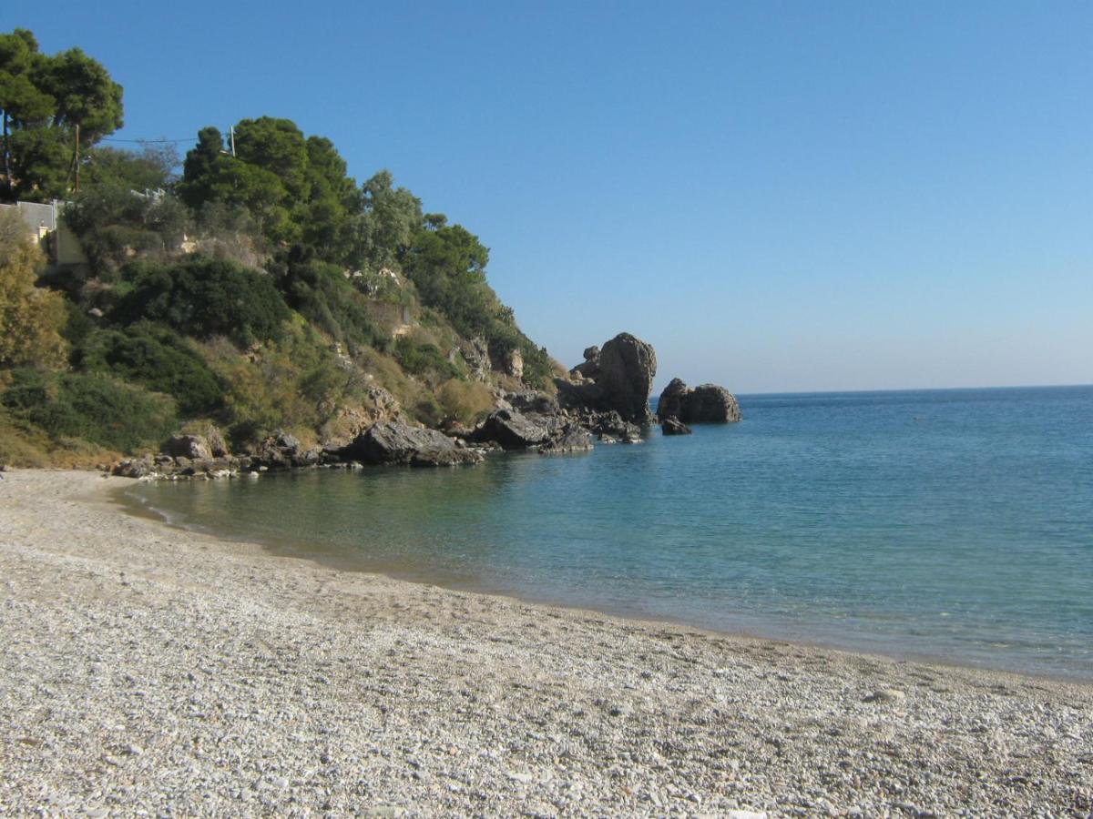 Apollo complex 1 - B&B Limín Mesoyaías