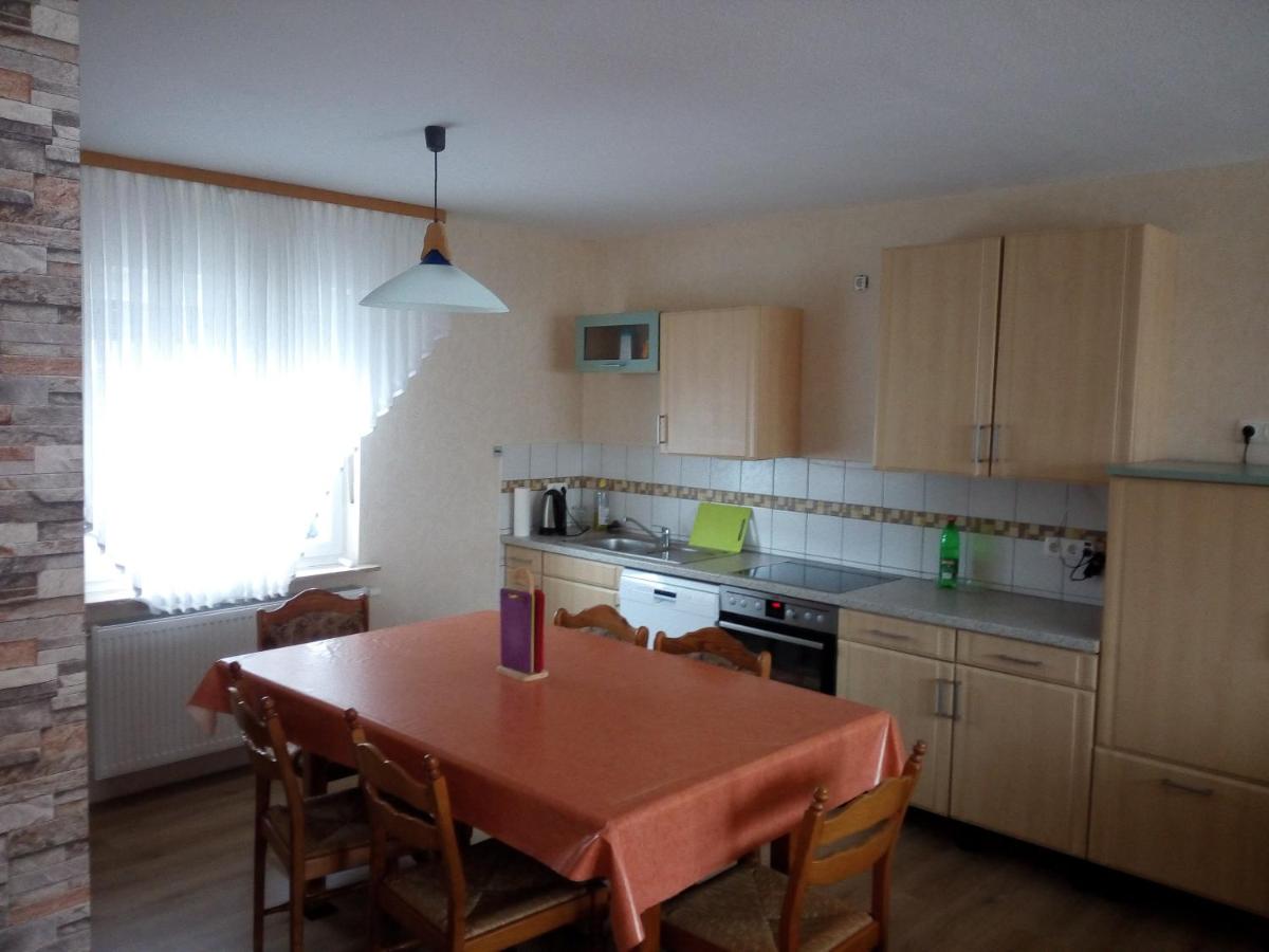 Monteur - Ferienwohnung Marburg - Biedenkopf - Steffenberg - mit 4 Zimmer und Balkon - B&B