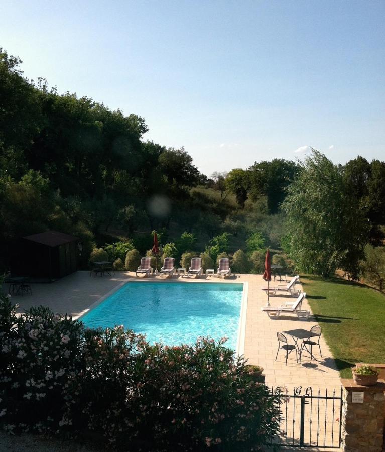 Chambre Lit Queen-Size - Vue sur Piscine