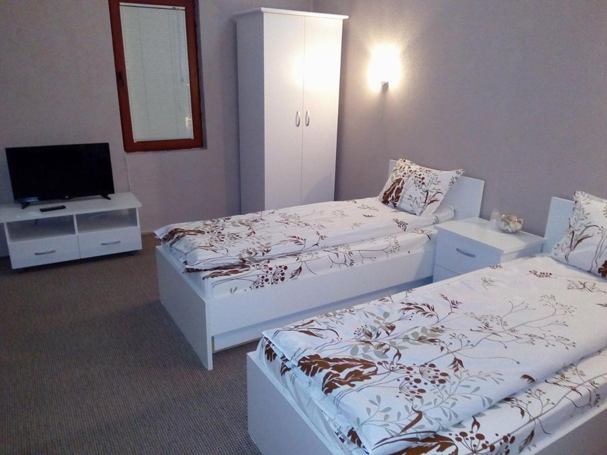 Doppel-/Zweibettzimmer mit eigenem Bad