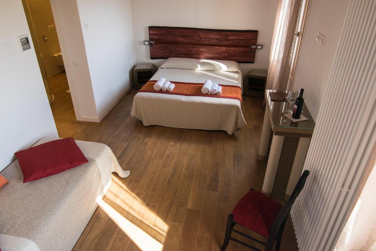 Doppel- oder Zweibettzimmer