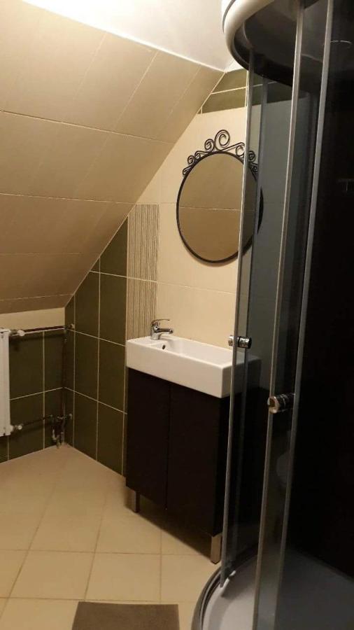 Apartment with Shower