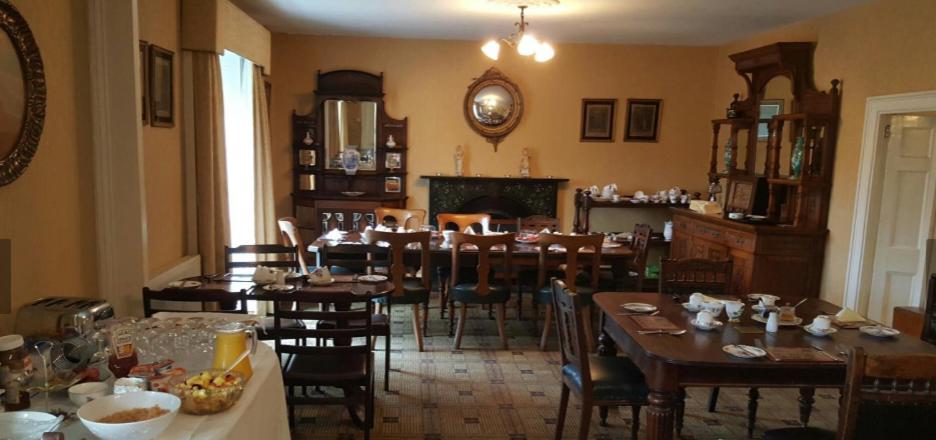 Meath Arms Country Inn - B&B