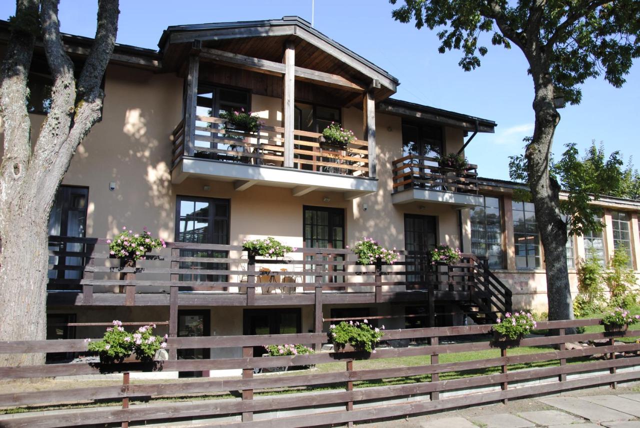 KALNO VILA, Juodkrantėje - B&B