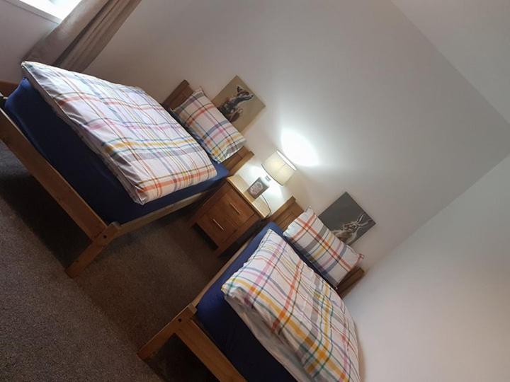 Yvi's 2-3 Bedroom Town Apartment - B&B