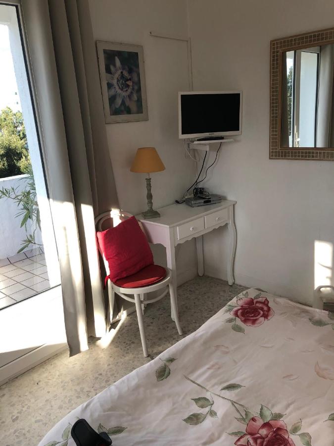 Doppelzimmer mit Balkon und Meerblick