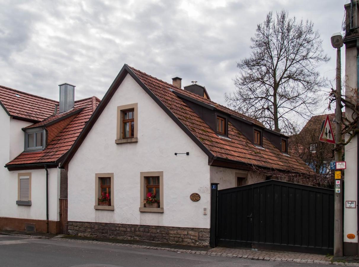 B&B Schonungen - Ferienwohnung Kleine Akademie - Bed and Breakfast Schonungen