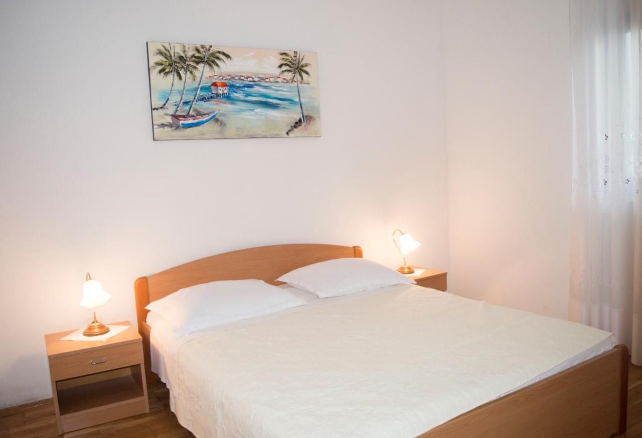 Appartamento con 3 Camere da Letto, Patio e Vista Mare - Piano Terra