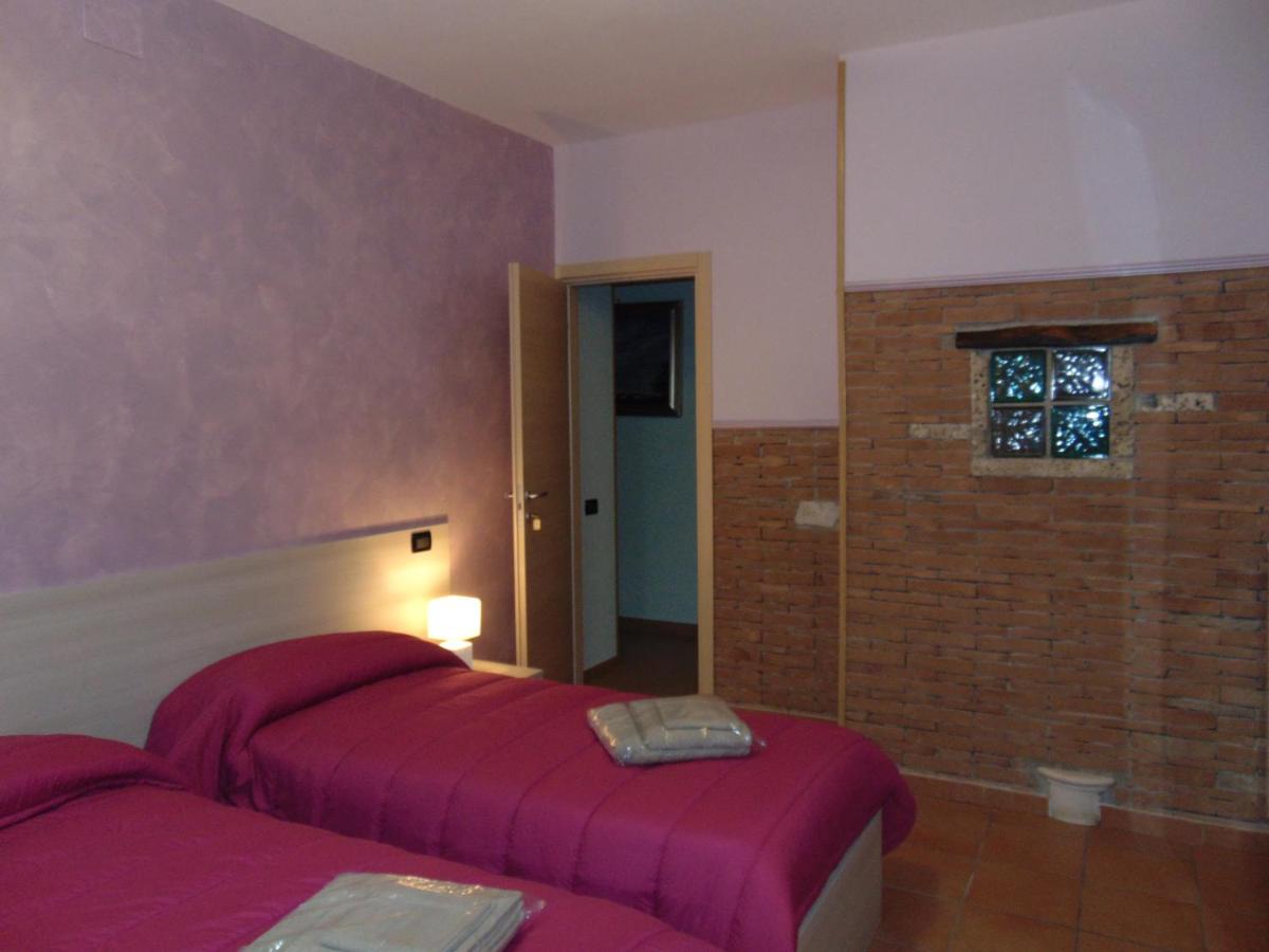 Camera Matrimoniale/Doppia con Letti Singoli con Bagno
