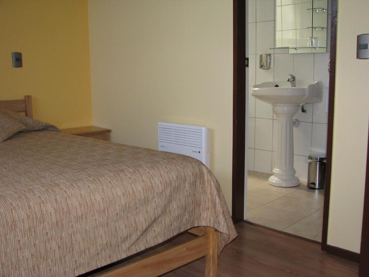 Doppel-/Zweibettzimmer mit eigenem Bad