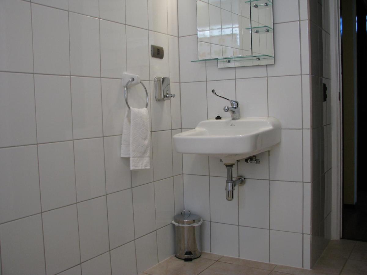 Dreibettzimmer mit Gemeinschaftsbad