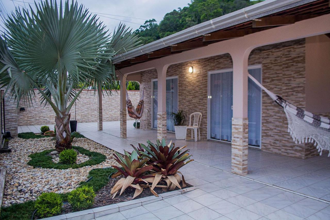 Pé do Morro Pousada - Bed and Breakfast