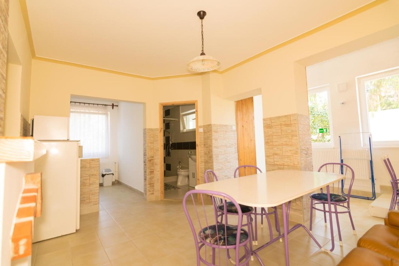 Apartment With Shared Bathroom
