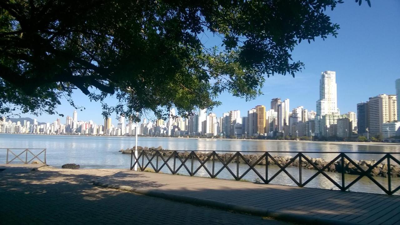Apê Balneário Camboriú Beira Mar próximo a Roda gigante Com Churrasqueira - B&B