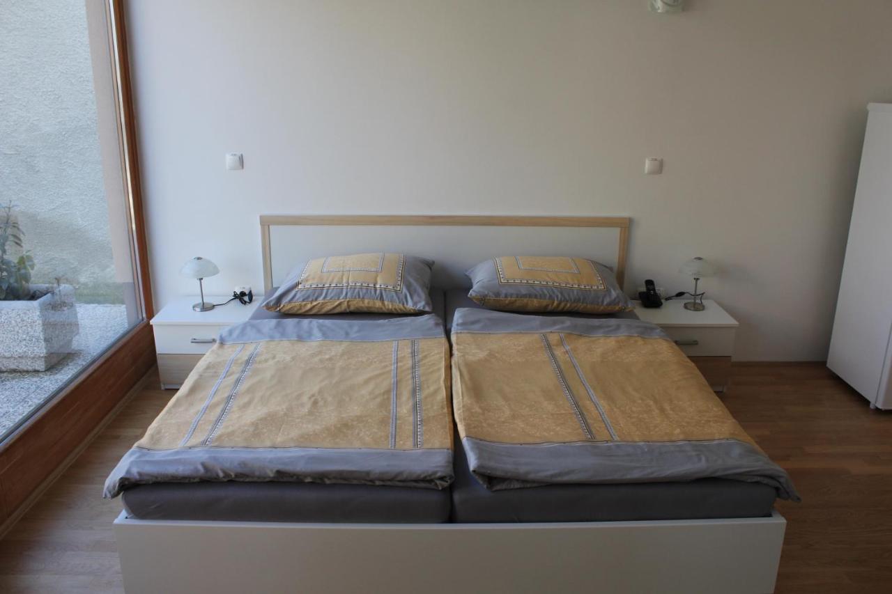 Estudio con terraza (2 adultos)