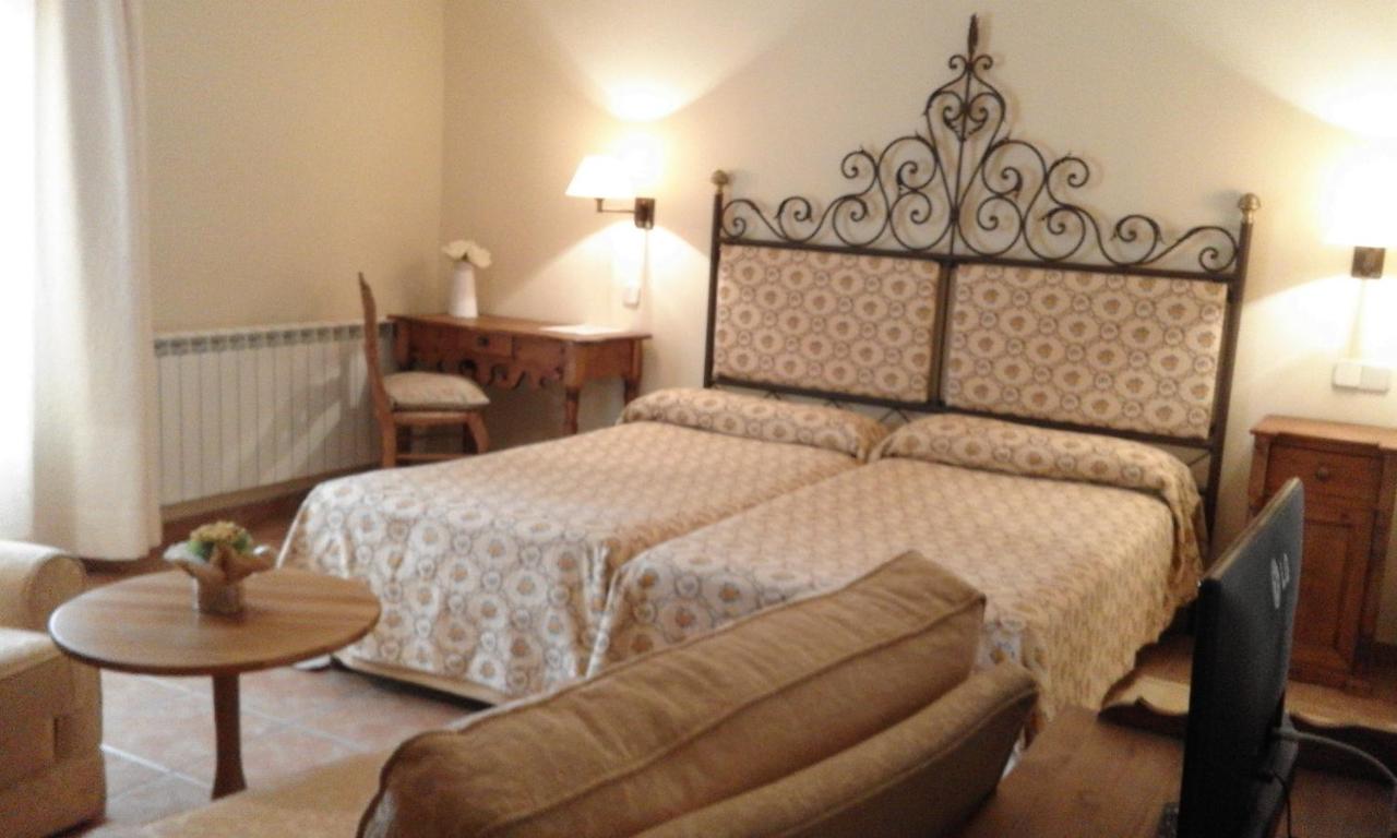 Tweepersoonskamer met 2 Aparte Bedden en een Terras