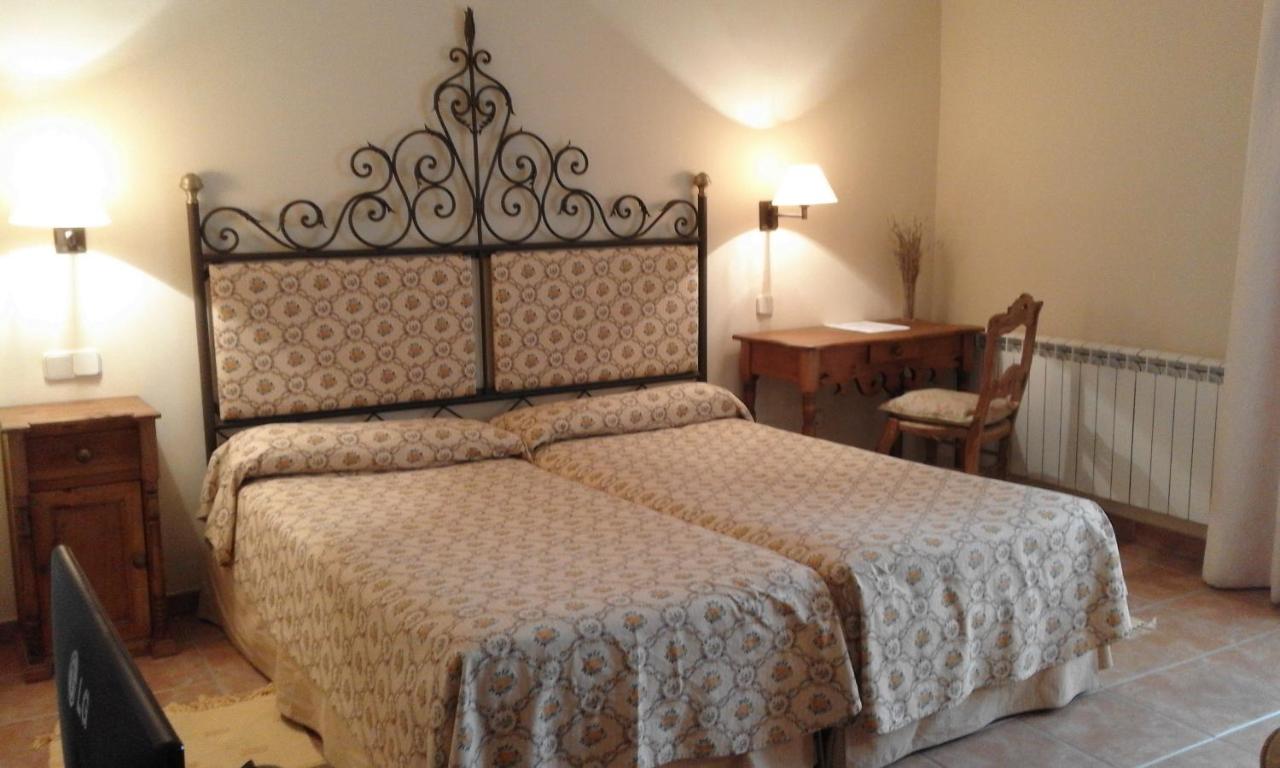 Tweepersoonskamer met 2 Aparte Bedden en een Terras