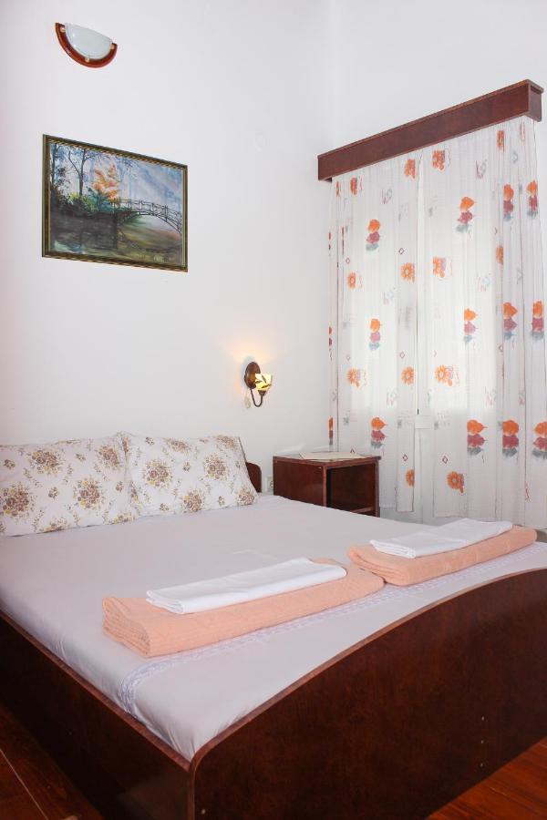 B&B Petrovac na Moru - Apartment Dijana - Bed and Breakfast Petrovac na Moru