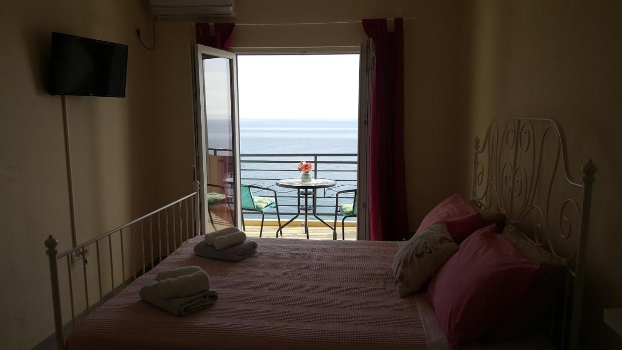Studio with Balcony and Sea View (2 people)