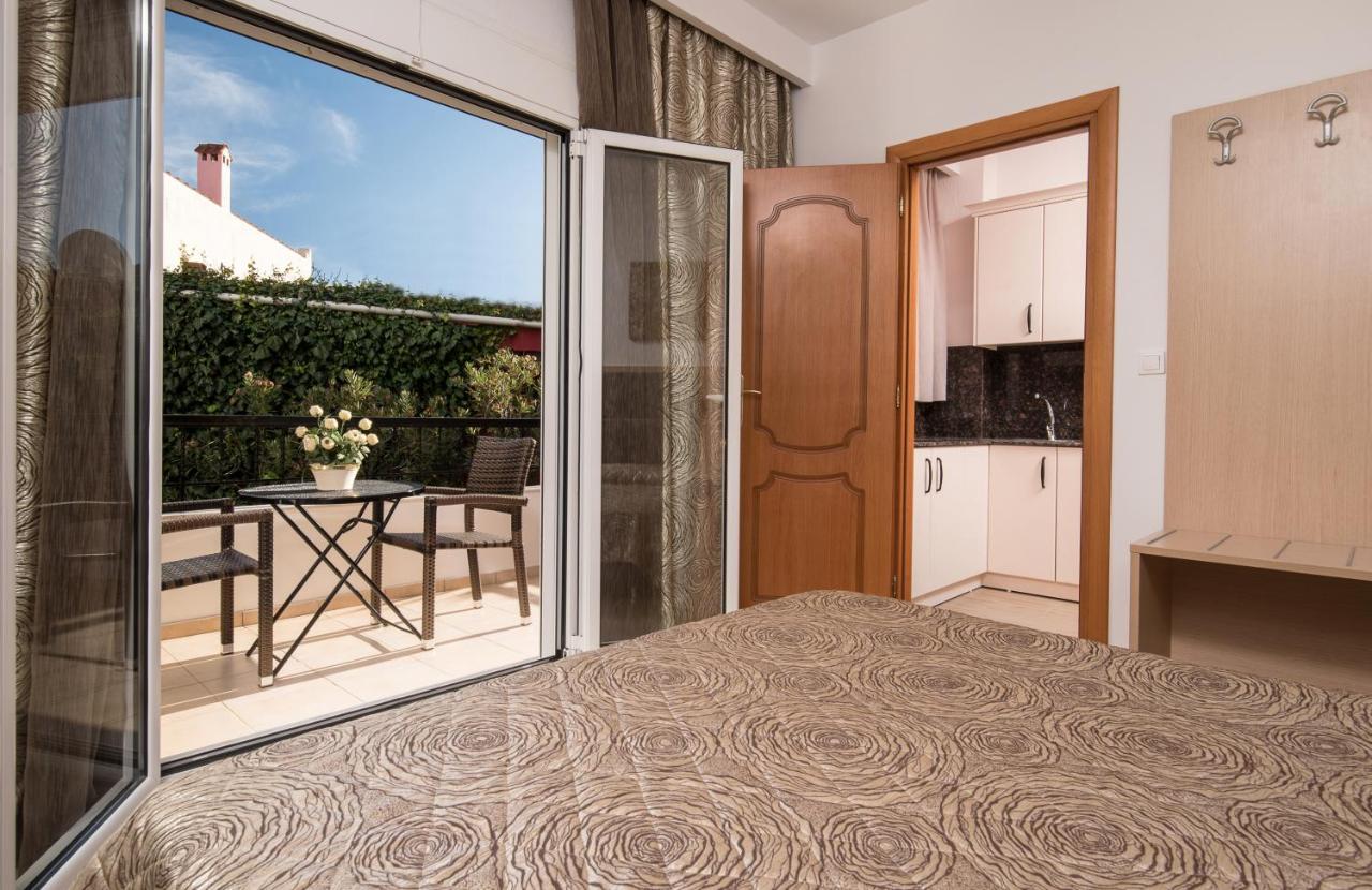 One-Bedroom Apartment with Sea View