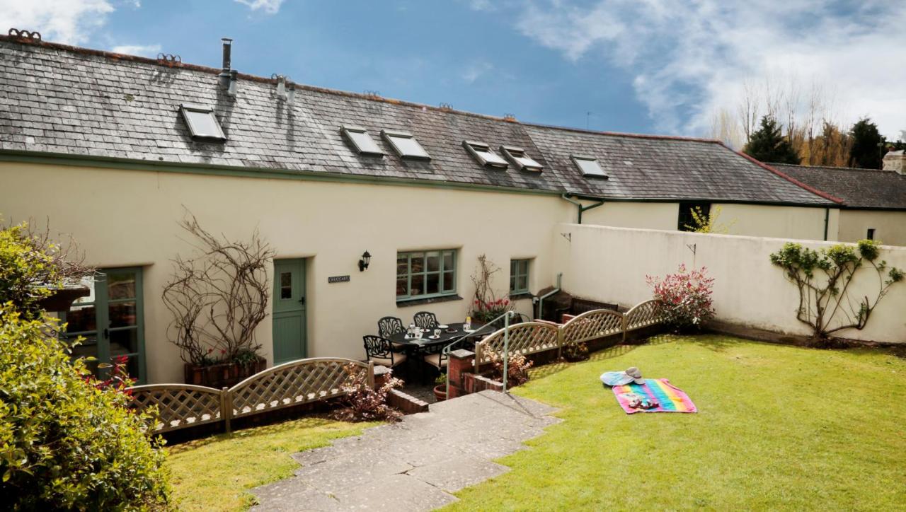 Long Barn Holiday Cottages - Bed and Breakfast Newton Abbot