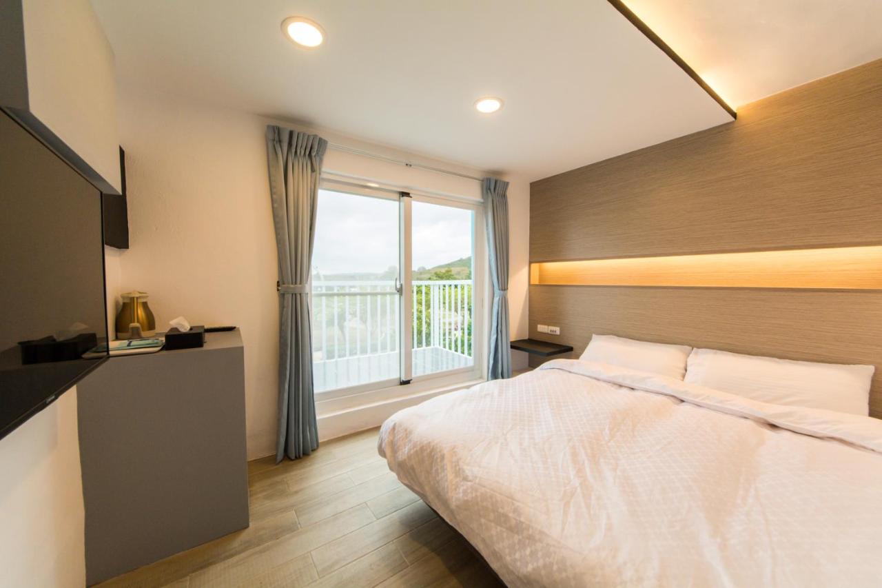 Doppelzimmer mit Balkon und Meerblick