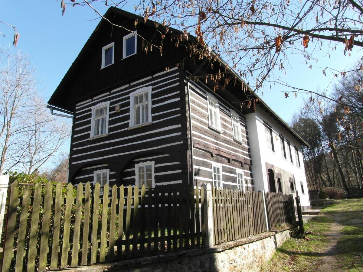 Roubenka nad řekou - B&B
