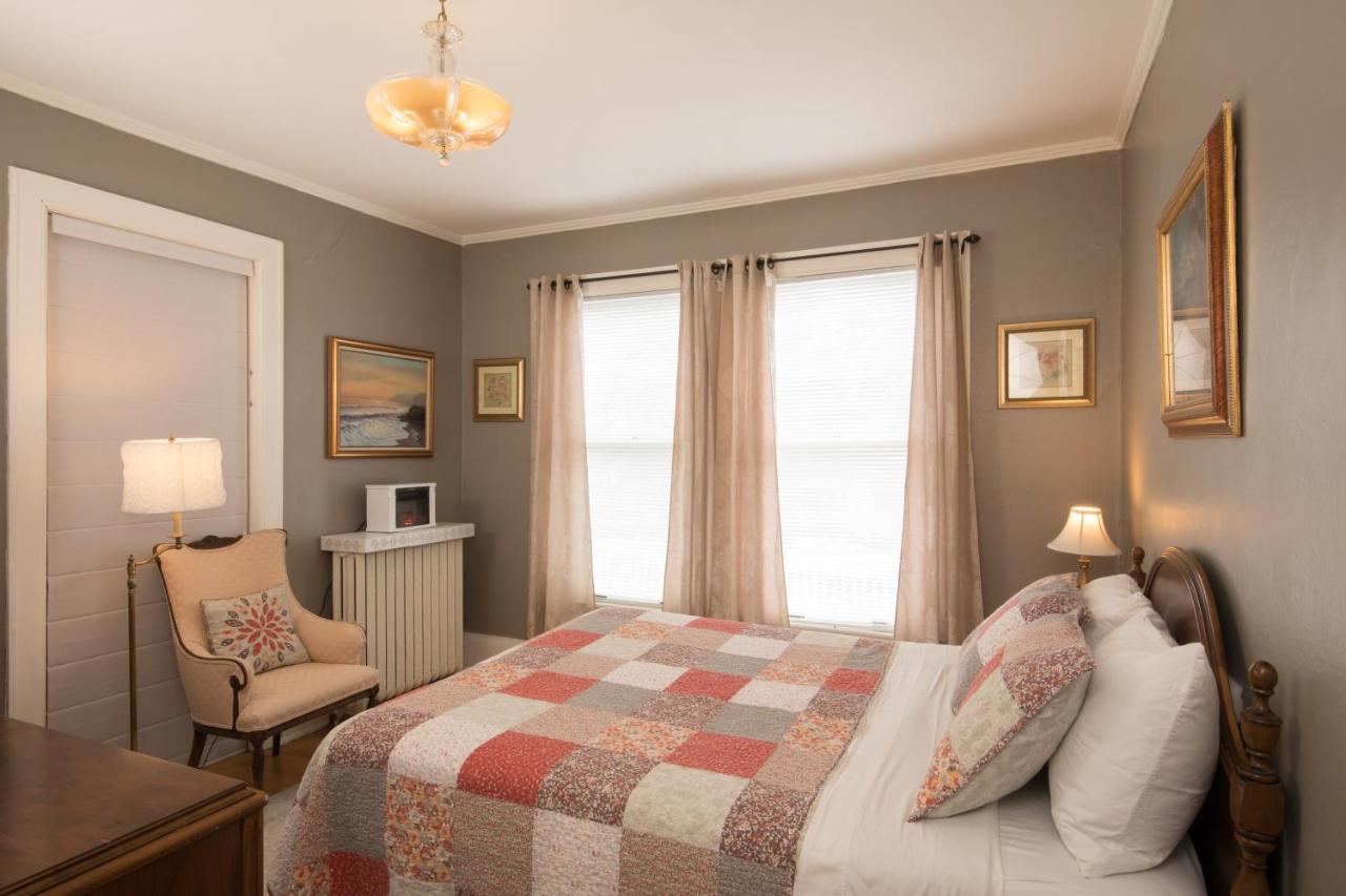 Queen Room with Spa Bath