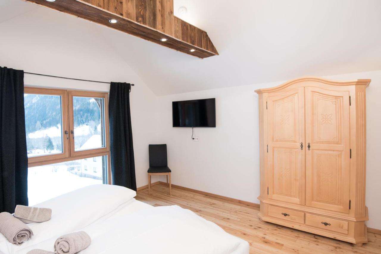 Apartment with Mountain View