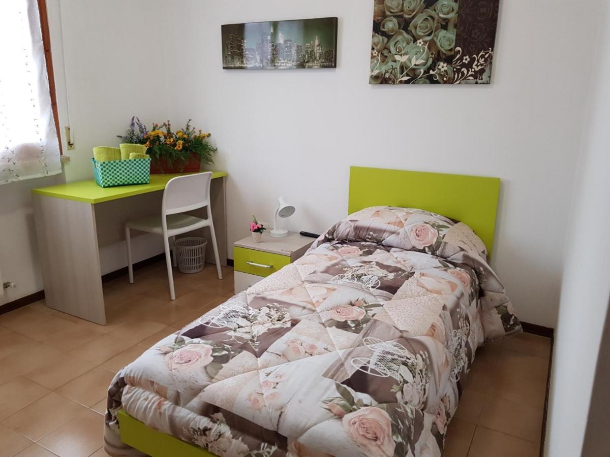 Camera Singola con Bagno Privato Esterno