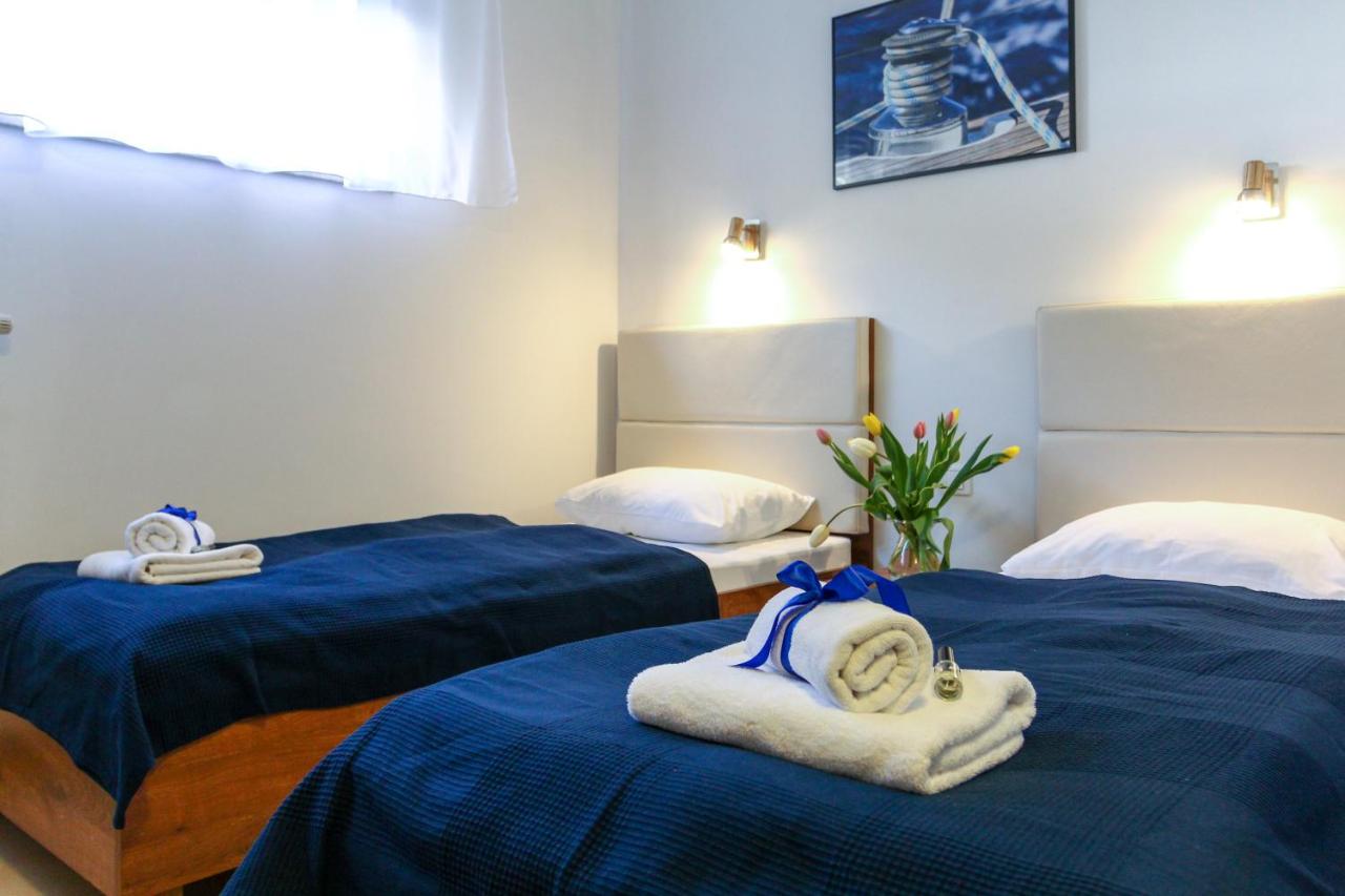 Double Room (2 single beds) (Floor -1, parking side)