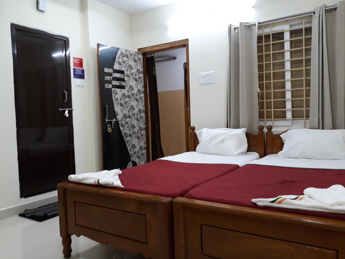 Deluxe Double Room (2 Adults + 1 Child)