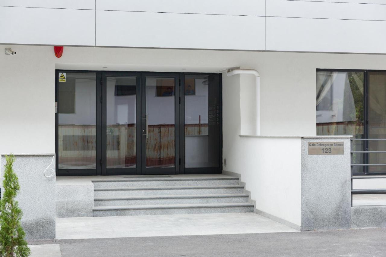The Shades of Grey-Tranquil 4th-Floor Apartment Baneasa Area - Chambres d'hôtes Bucarest