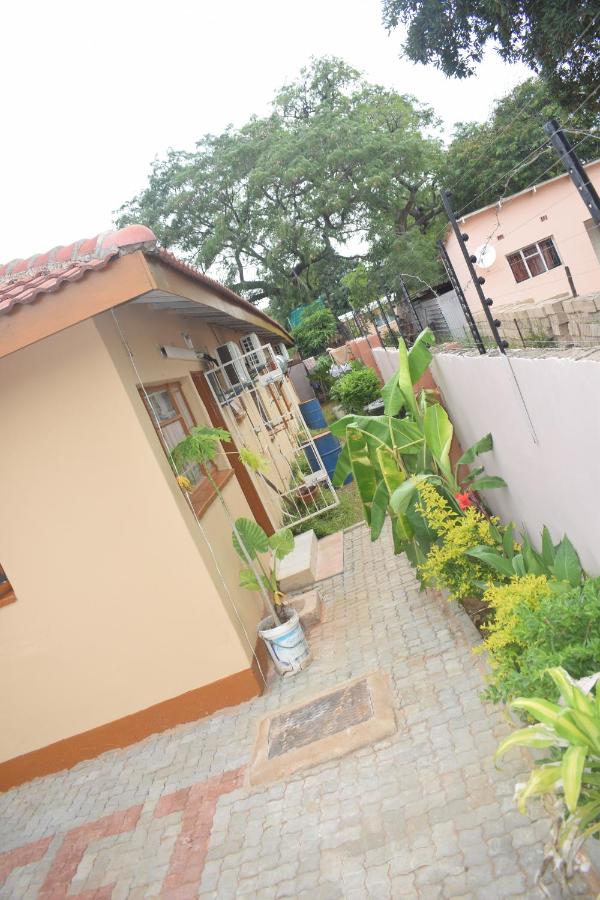 Plateau Guest House - B&B Kasane