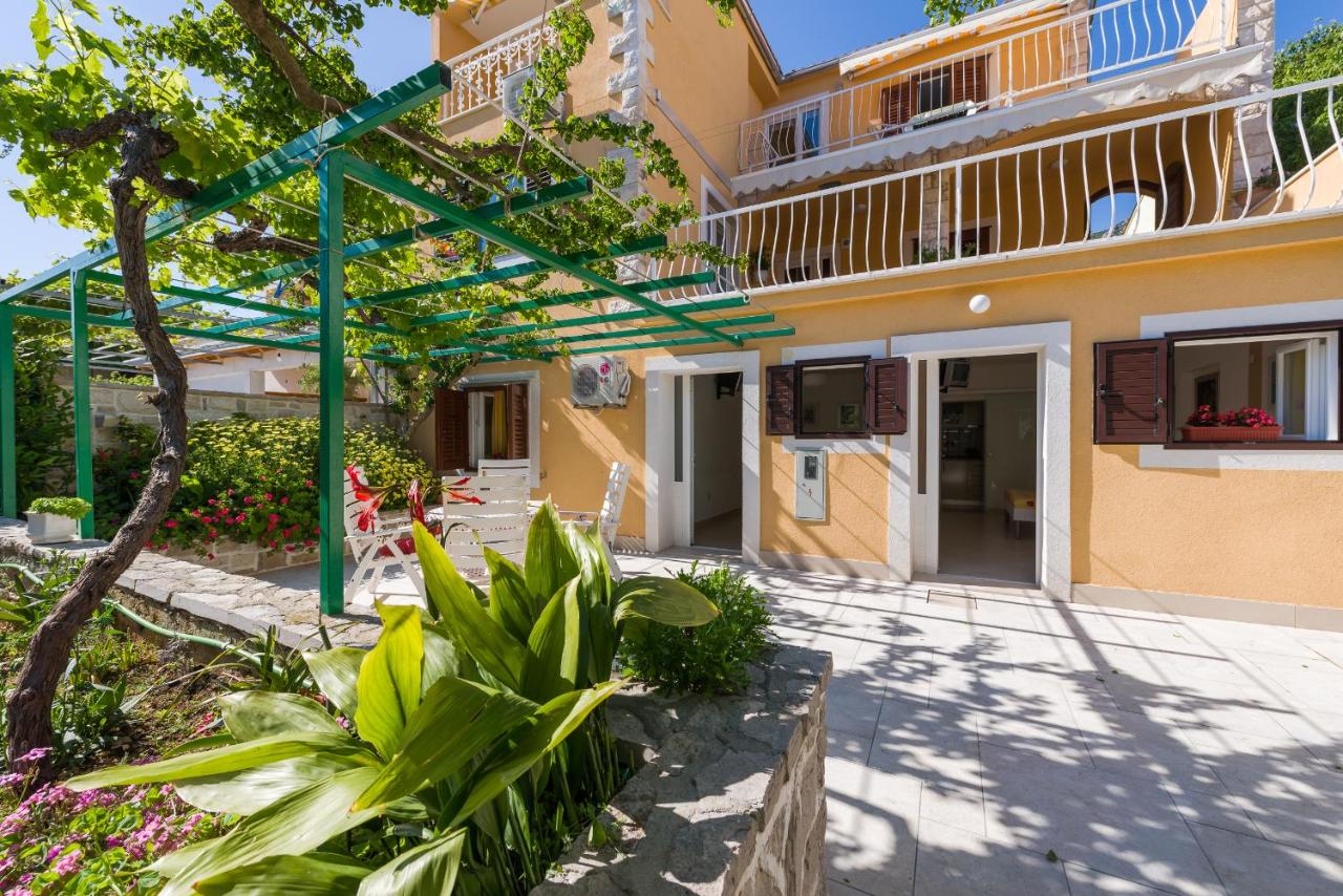 Apartment mit Gartenblick